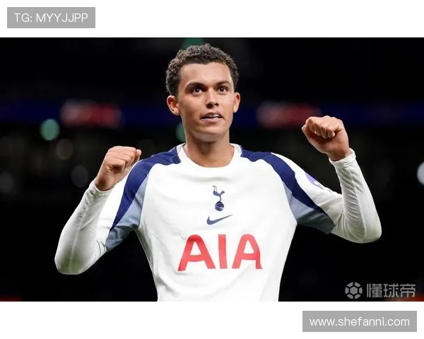 布伦南约翰逊热刺百场里程碑庆祝海报在社交媒体发布