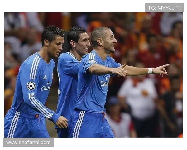 本泽马心目中的最佳足球阵容揭晓大罗C罗梅西领衔锋线小罗齐达内入选